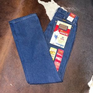 Wrangler premium performance cowboy cut jeans. 36MWZ slim fit, never worn.